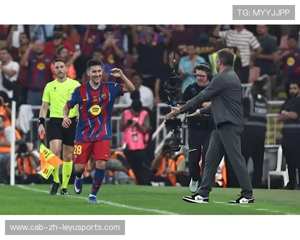 巴萨佩德里灵巧控球后直塞创造绝佳机会——洞察场上节奏，解码训练之路