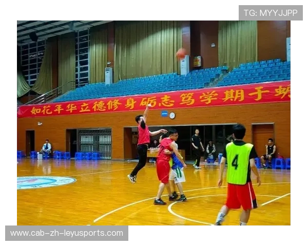 世界篮球学院在教学中开展国际师资轮换與实战演练结合课程